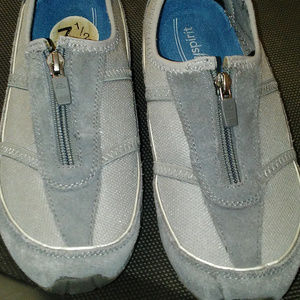 COMFY SNEAKERS
